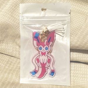 Brand New Unopened Sylveon Pokemon Keychain 🎀